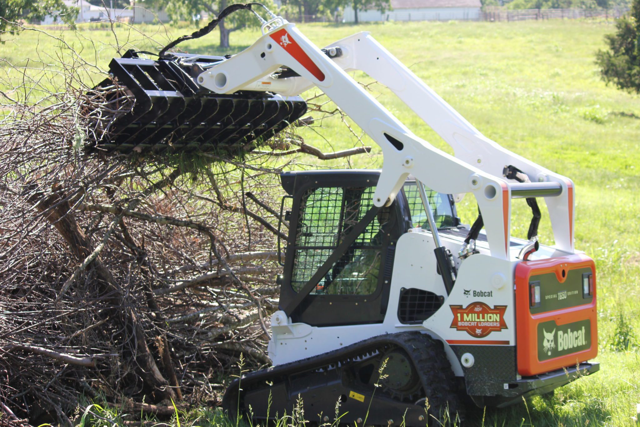Brushboss Grapple lifting a limbs and sticks and other debris
